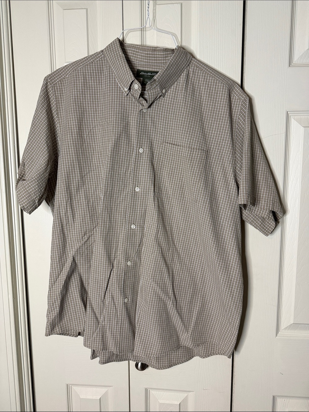 Eddie Bauer Short-Sleeve Button-Down Shirt in Light Brown Check 100% Cotton